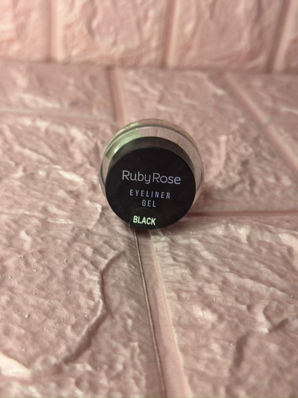 Delineador líquido negro Ruby Rose